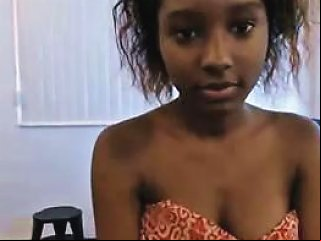 DrTuber Porno - Sexy Black Camgirl Teasing On Webcam